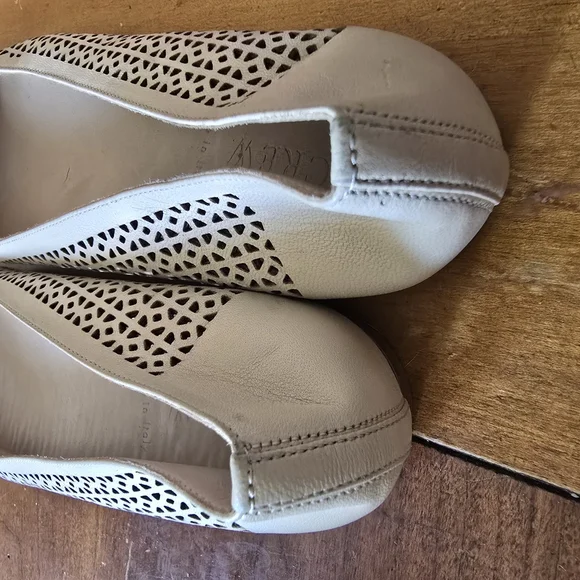 Womens J Crew Beige Flats Sz 6 - Picture 4 of 4